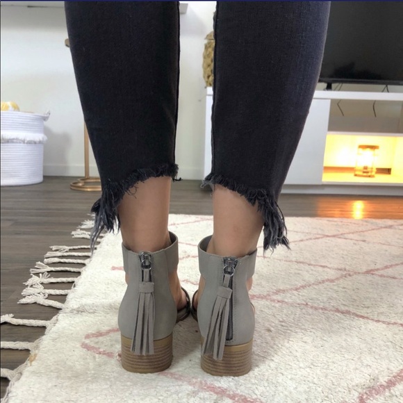 ✨ Final Price- Grey tassel sandals - Picture 4 of 4